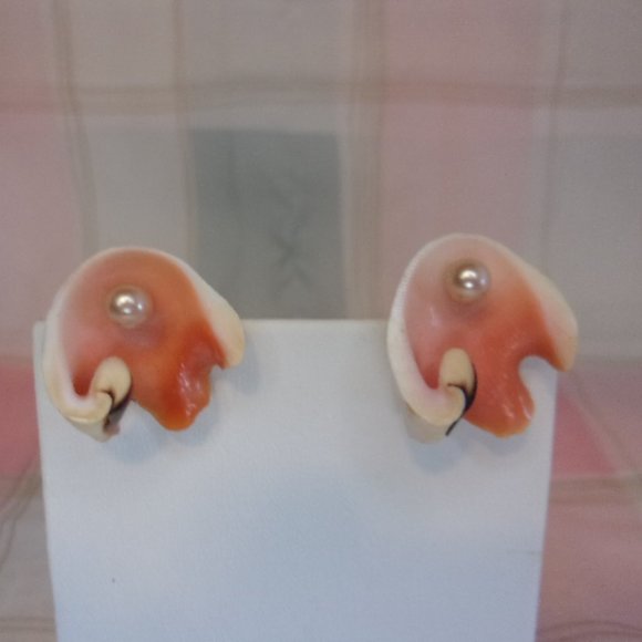 Vintage Cut Shell Faux Pearl Screw Back Earrings - Picture 2 of 5